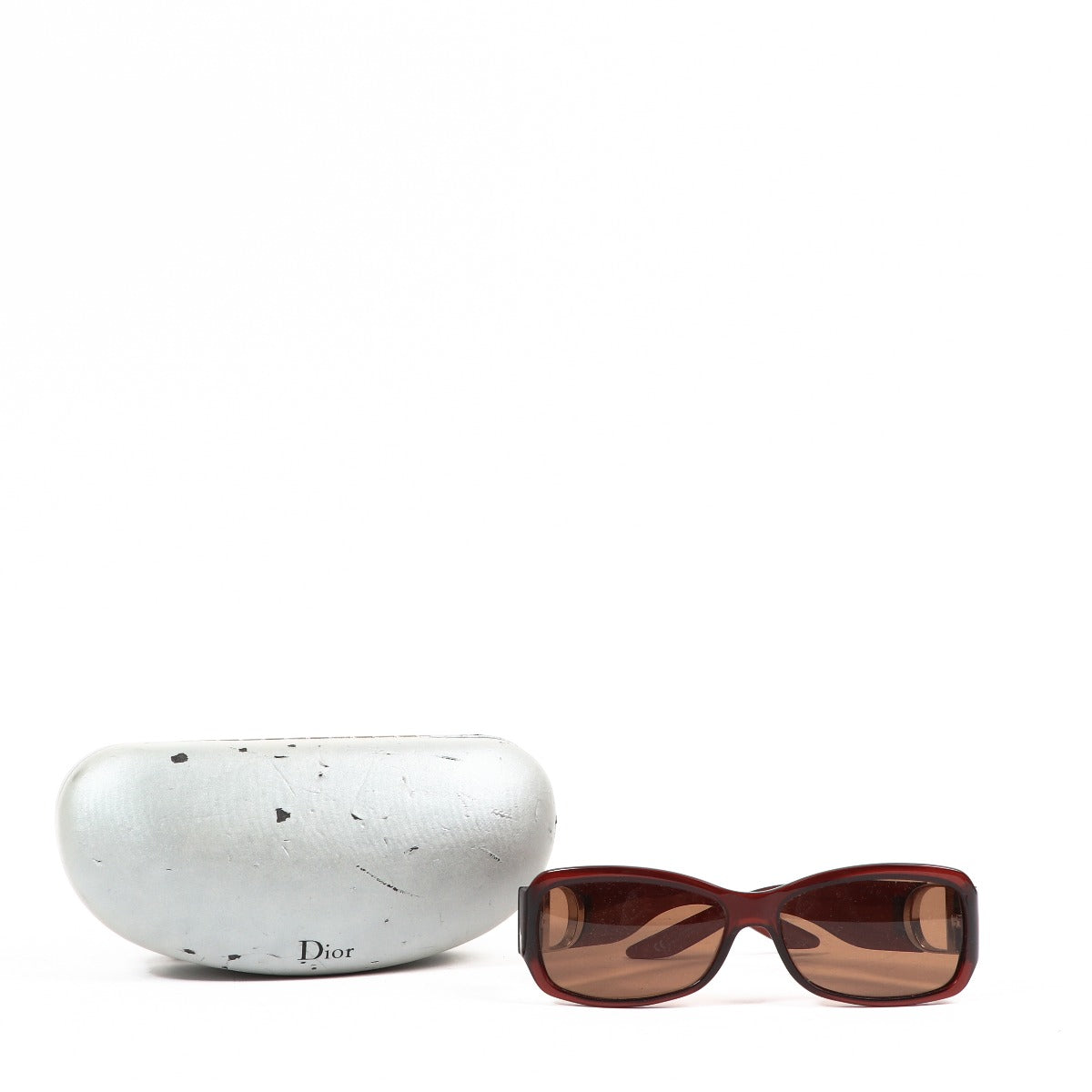Buy authentic second-hand Christian Dior Brown Day 2 Sunglasses in very good condition at Labellov in Antwerp.