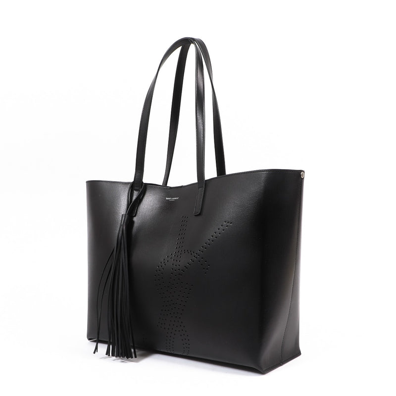 Buy an authentic second-hand Yves Saint Laurent Black Calfskin Shopping Bag in very good condition at Labellov in Antwerp.