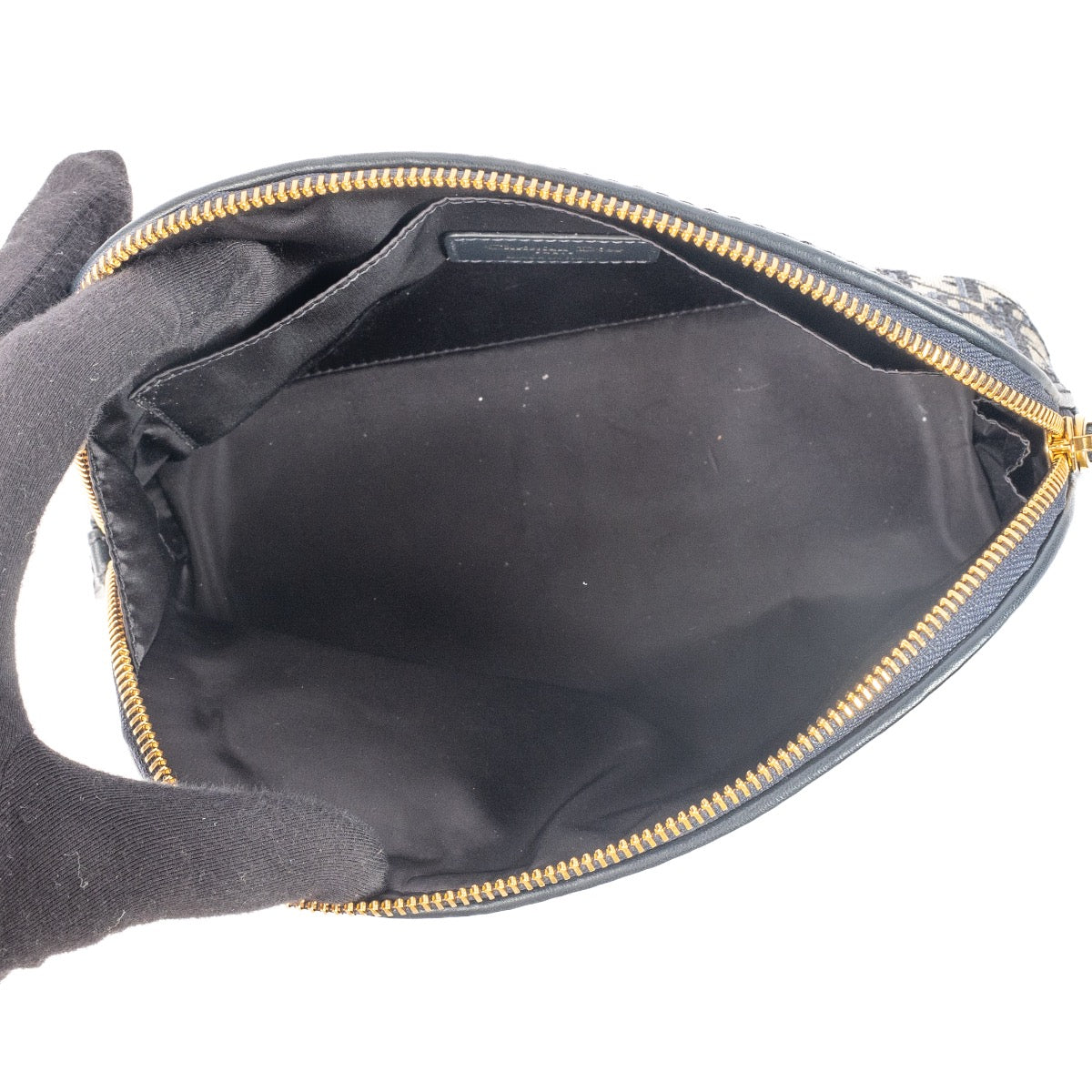 Shop safe online at Labellov in Antwerp, Brussels and Knokke this 100% authentic second hand Christian Dior Blue Oblique Jacquard 30 Montaigne Make-up Pouch