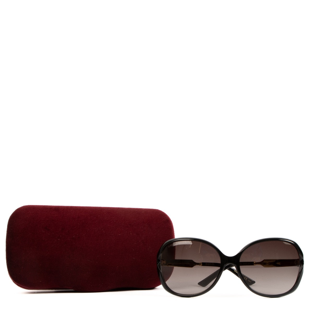 Shop safe online at Labellov in Antwerp, Brussels and Knokke these 100% authentic second hand Gucci Black Acetate Sunglasses