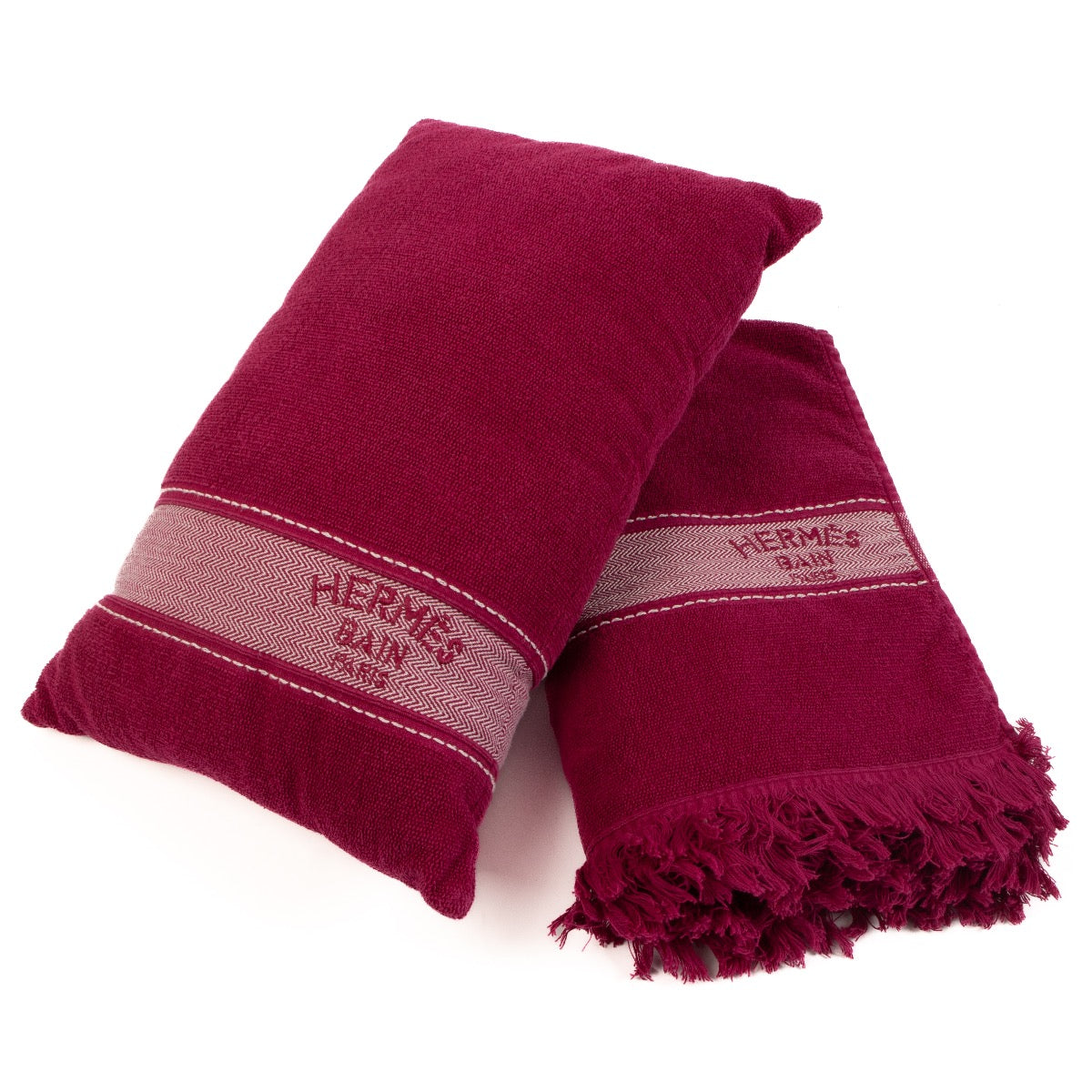 Shop safe online at Labellov in Antwerp, Brussels and Knokke this 100% authentic second hand Hermès Rose BougainVillier Cotton Yachting Beach Towel and Yachting Uni Pillow Set