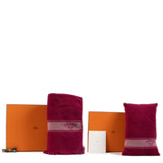 Shop safe online at Labellov in Antwerp, Brussels and Knokke this 100% authentic second hand Hermès Rose BougainVillier Cotton Yachting Beach Towel and Yachting Uni Pillow Set