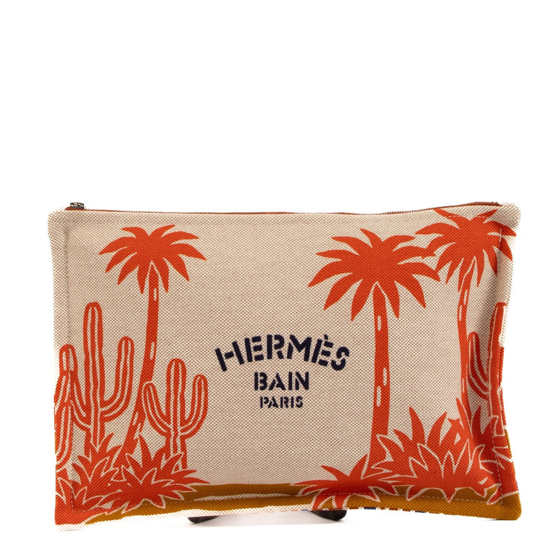 Shop safe online at Labellov in Antwerp, Brussels and Knokke this 100% authentic second hand Hermès Toile Bain Clutch