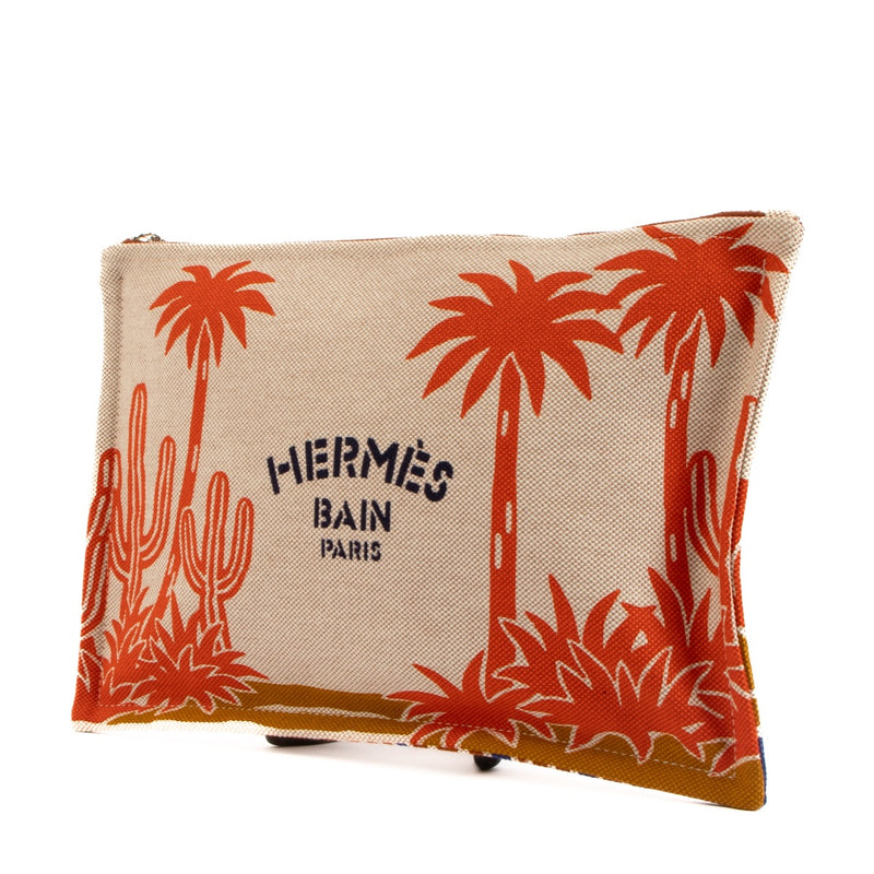 Shop safe online at Labellov in Antwerp, Brussels and Knokke this 100% authentic second hand Hermès Toile Bain Clutch