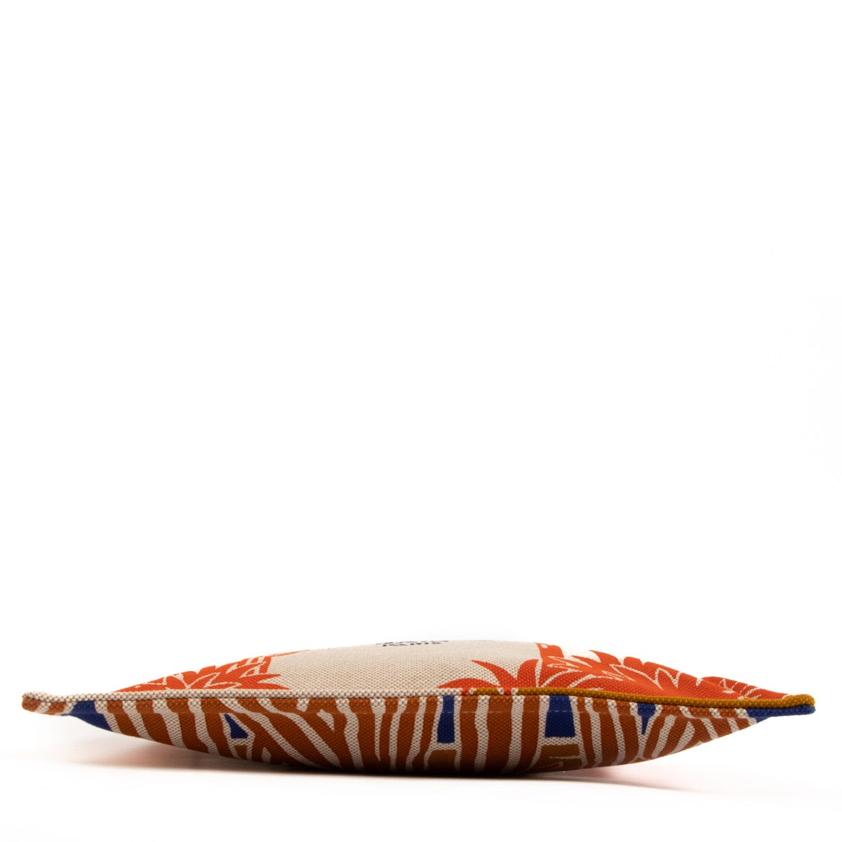 Shop safe online at Labellov in Antwerp, Brussels and Knokke this 100% authentic second hand Hermès Toile Bain Clutch