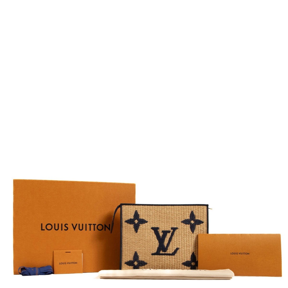 Shop safe online at Labellov in Antwerp, Brussels and Knokke this 100% authentic second hand Louis Vuitton Raffia Blue Poche toilette 26 Clutch