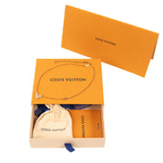 Shop safe online at Labellov in Antwerp, Brussels and Knokke this 100% authentic second hand Louis Vuitton Essential V Pearl Necklace