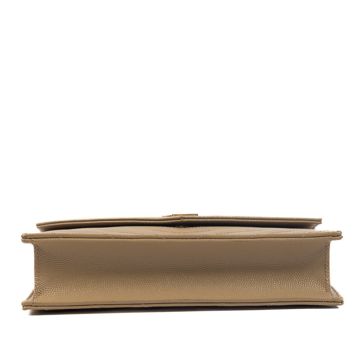 Shop safe online at Labellov in Antwerp, Brussels and Knokke this 100% authentic second hand Saint Laurent Dark Beige Cassandre Matelassé Envelope Chain Wallet Crossbody