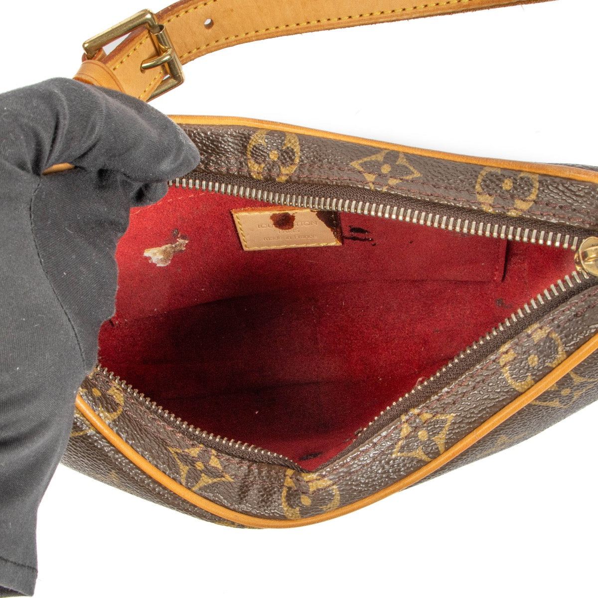shop 100% authentic second hand Louis Vuitton Monogram Croissant MM Shoulder Bag on Labellov.com