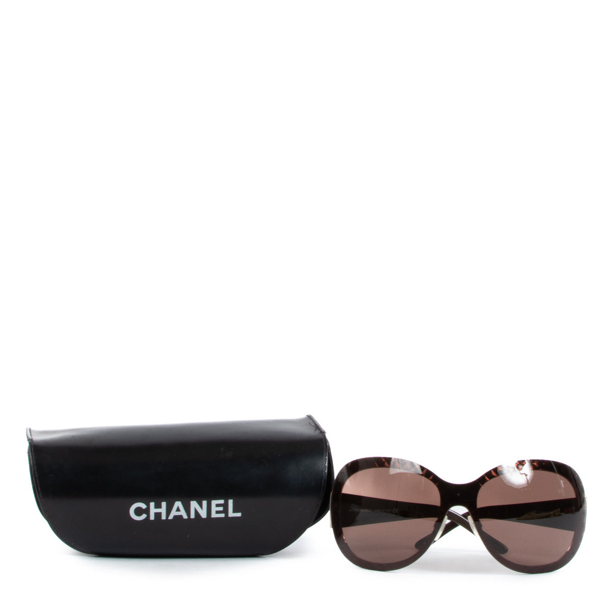 Lunettes de soleil Chanel Shield matelassées marron CC