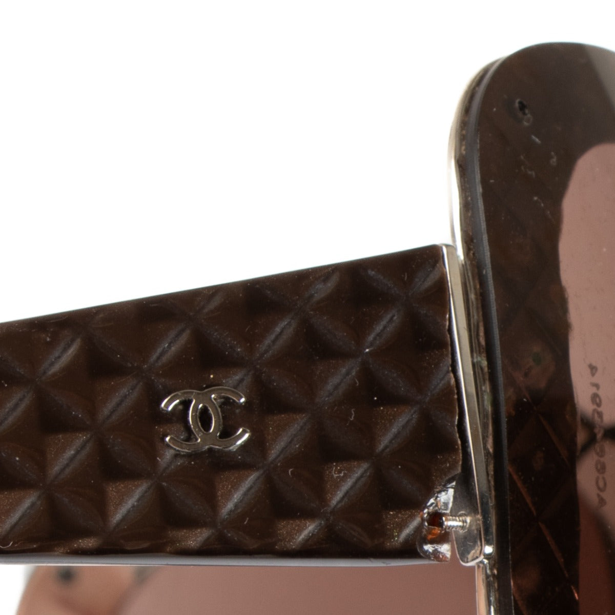 Lunettes de soleil Chanel Shield matelassées marron CC