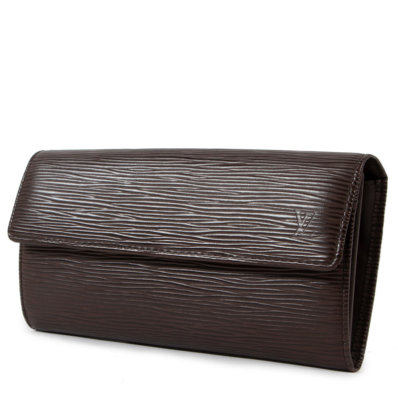 Louis Vuitton Brown Epi Leather Sarah Wallet aan de beste prijs bij Labellov tweedehands luxe in Antwerp