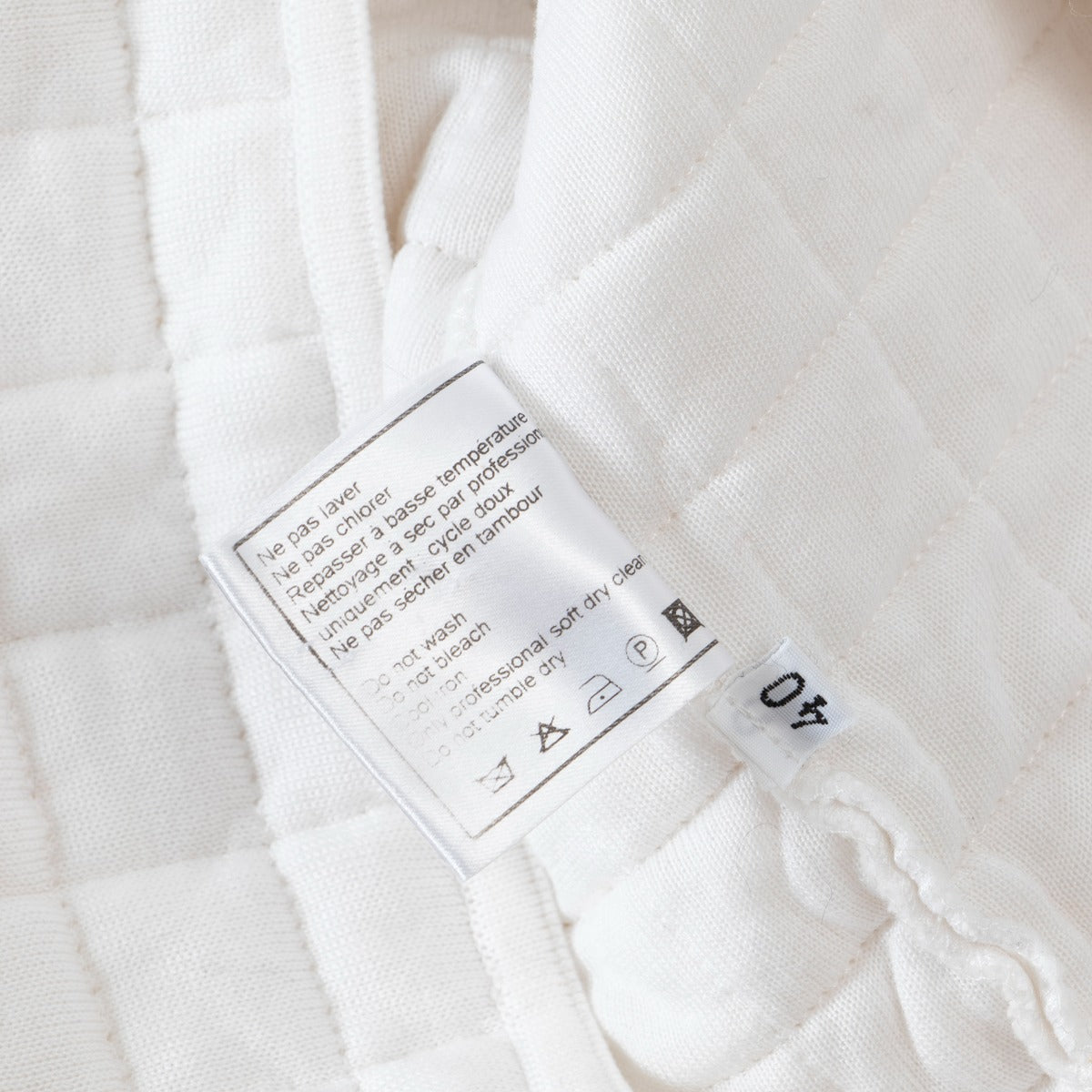 Doudoune matelassée sans manches Chanel Identification 2000 blanche - Taille FR40