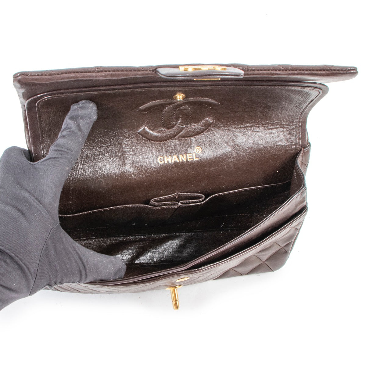 Authentic second hand luxury designer chanel classic flap bag by labellov.com