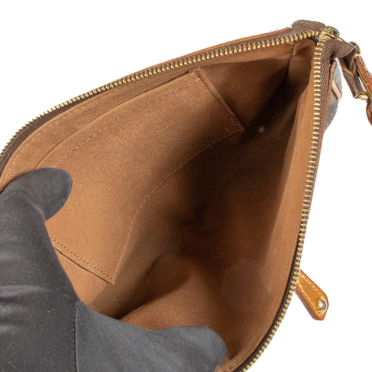 shop 100% authentic second hand Louis Vuitton Monogram Rivets Pochette Accessoires on Labellov.com
