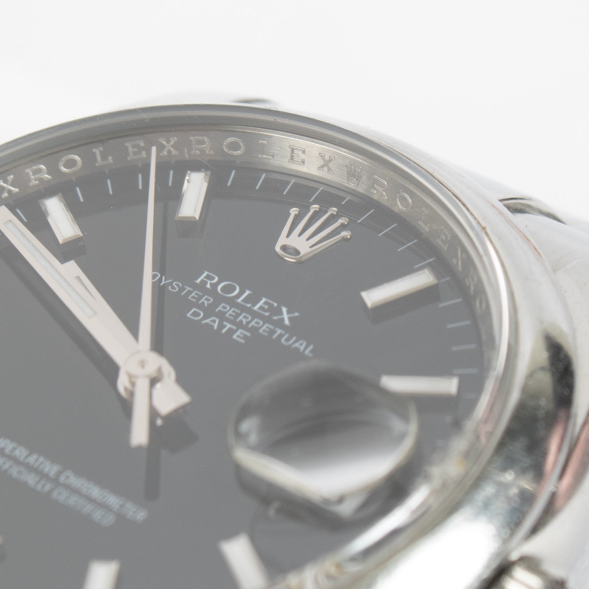 authentic preloved Rolex Oyster Perpetual Date 115200 Watch on Labellov.com