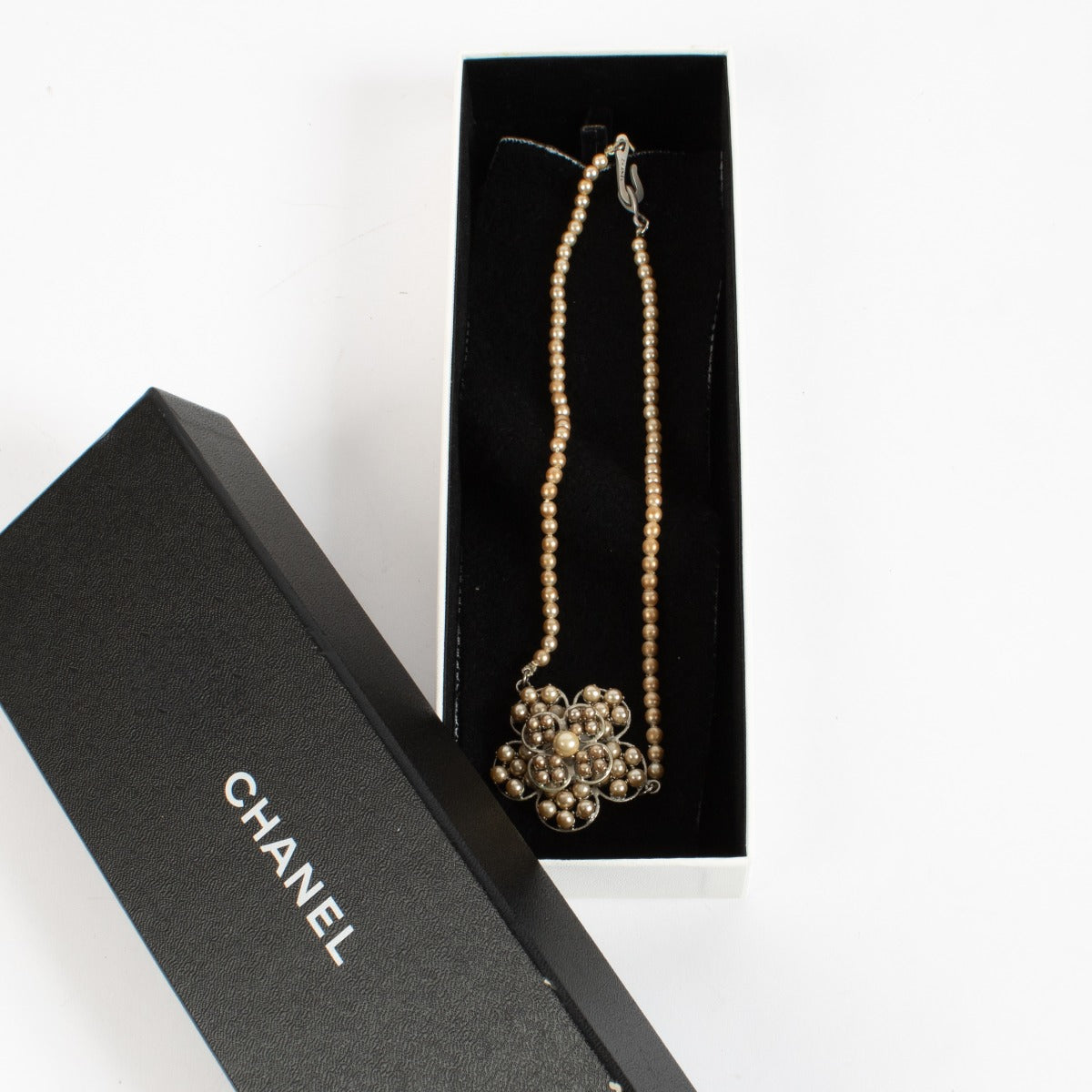 Collier de fleurs en perles Chanel 98A