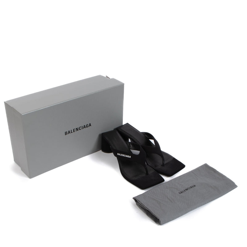 Shop safe online at Labellov in Antwerp, Brussels and Knokke these 100% authentic second Hand Balenciaga Black Double Square Thong Sandals - size 37,5