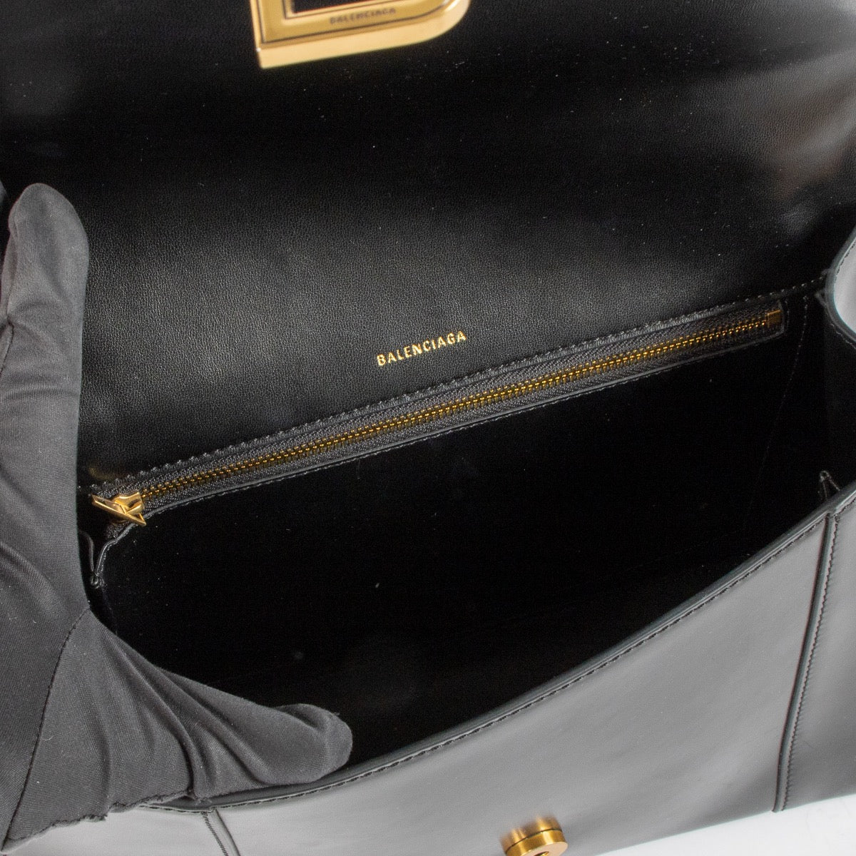 Shop safe online at Labellov in Antwerp, Brussels and Knokke this 100% authentic second hand Balenciaga Black Medium Hourglass Top Handle + Strap