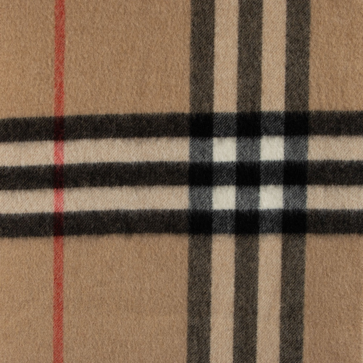 Shop safe online at Labellov in Antwerp, Brussels and Knokke this 100% authentic second hand Burberry Beige Wool/Cashmere Check Scarf