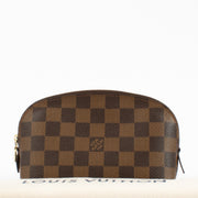 Shop safe online at Labellov in Antwerp, Brussels and Knokke this 100% authentic second hand Louis Vuitton Damier Ebene Cosmetic Pouch PM
