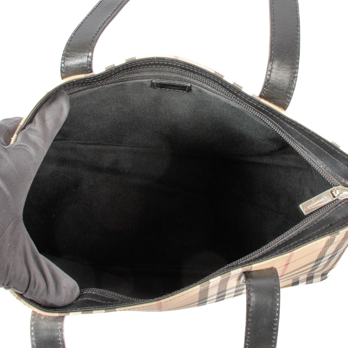 Shop safe online at Labellov in Antwerp, Brussels and Knokke this 100% authentic second hand Burberry Beige Check Canvas Tote Bag. Veilig online tweedehands authentieke Burberry Beige Check Canvas Tote handtas kopen bij Labellov.