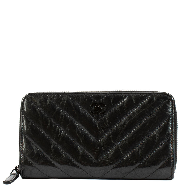 Chanel Anthracite Patent Leather Chevron Small Classic Zipped Wallet for the best price at Labellov