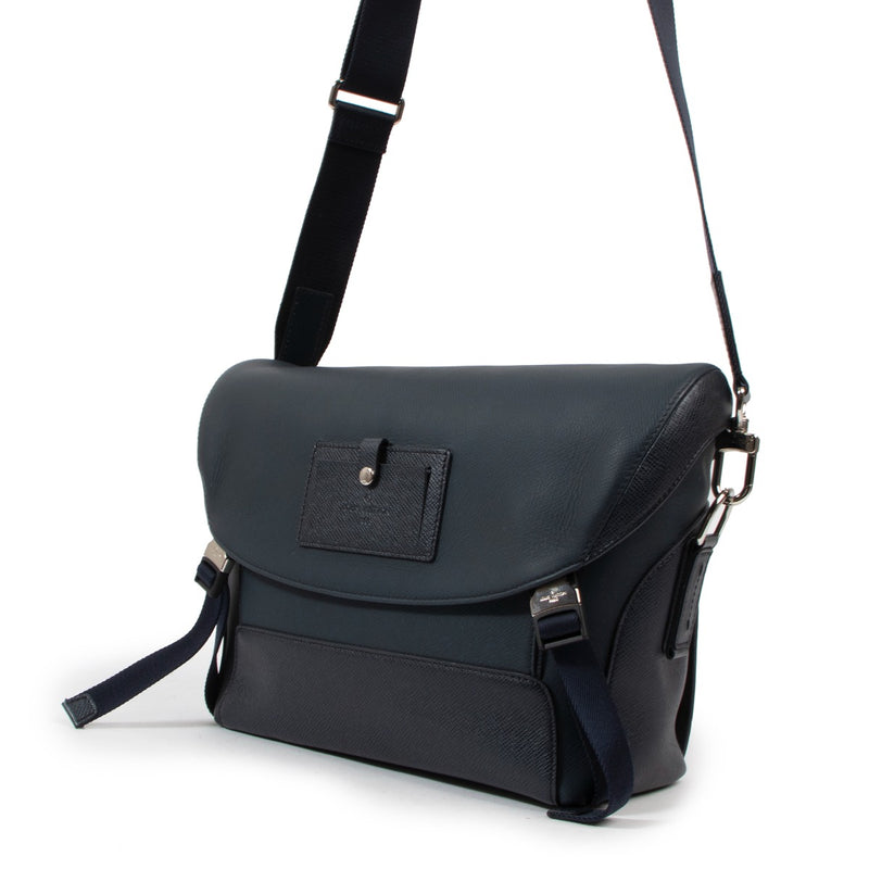 Louis Vuitton Messenger PM Voyager Mat Taiga-tas