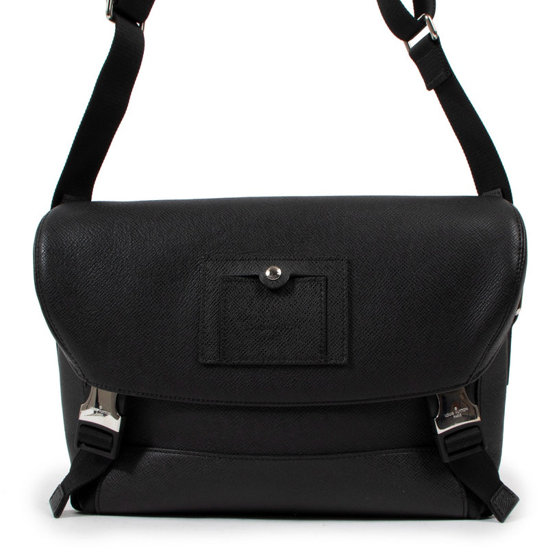Louis Vuitton Messenger Voyager PM Black Taiga Leather