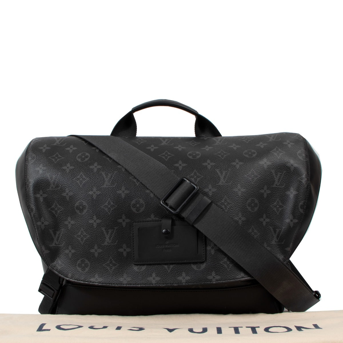 Louis Vuitton Fall/Winter 2016 Runway Messenger MM Voyager Monogram Eclipse
