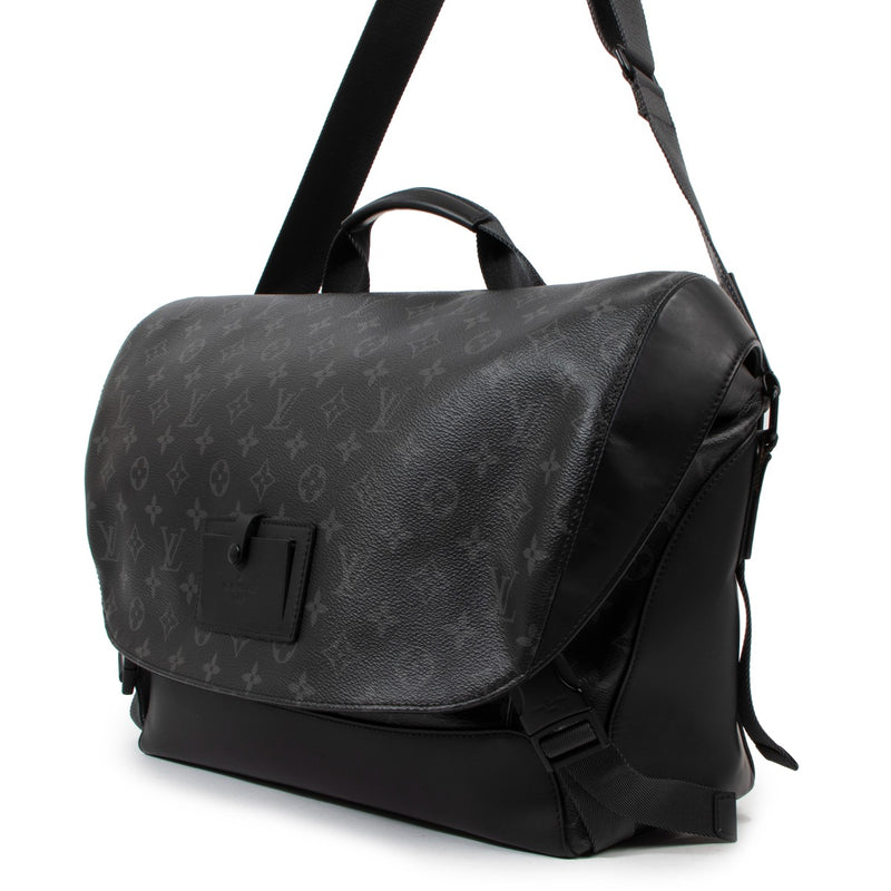 Louis Vuitton Herfst/Winter 2016 Runway Messenger MM Voyager Monogram Eclipse