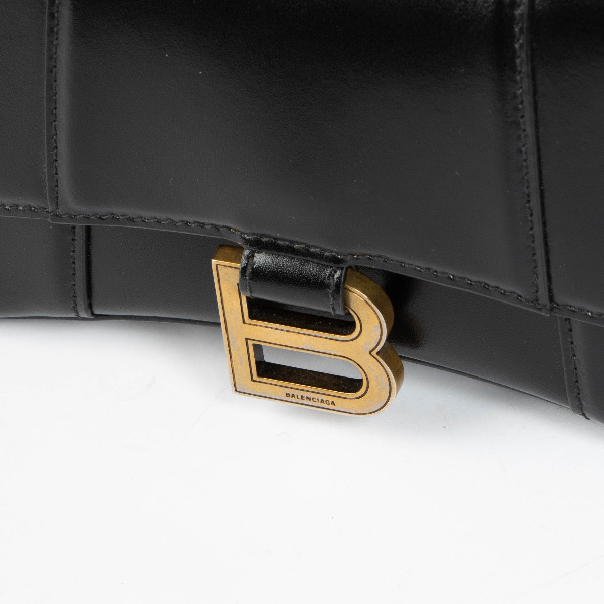 Balenciaga Black Leather Hourglass XS Bag aan de beste prijs bij Labellov tweedehands luxe in Antwerpen.