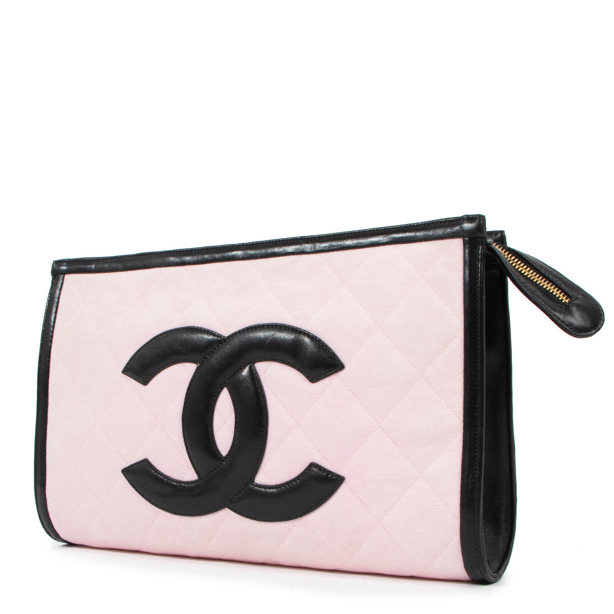 Chanel Pink Fabric CC Clutch for the best price at Labellov secondhand luxury in Antwerp. Buy and sell your authentic designer bags online for the best price.