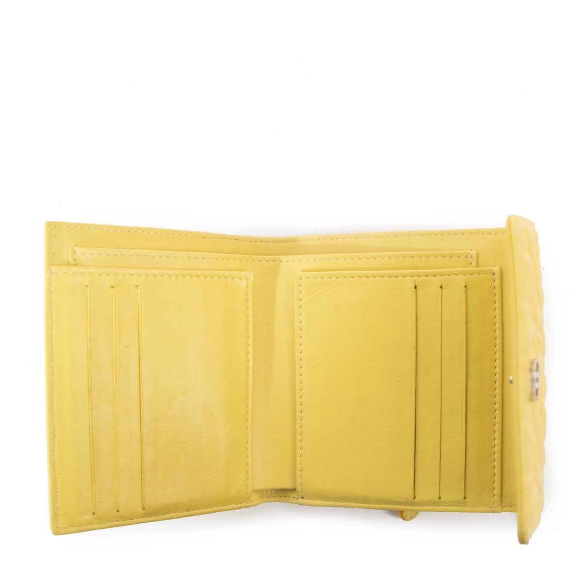 Portefeuille compact Chanel en cuir jaune avec camélia