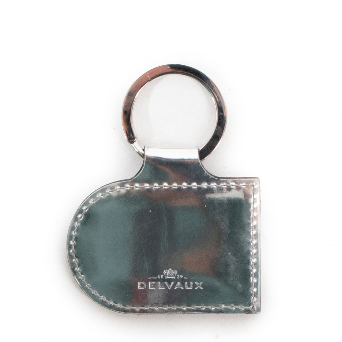 Shop safe online at Labellov in Antwerp this 100% authentic second hand Delvaux Silver D Keychain