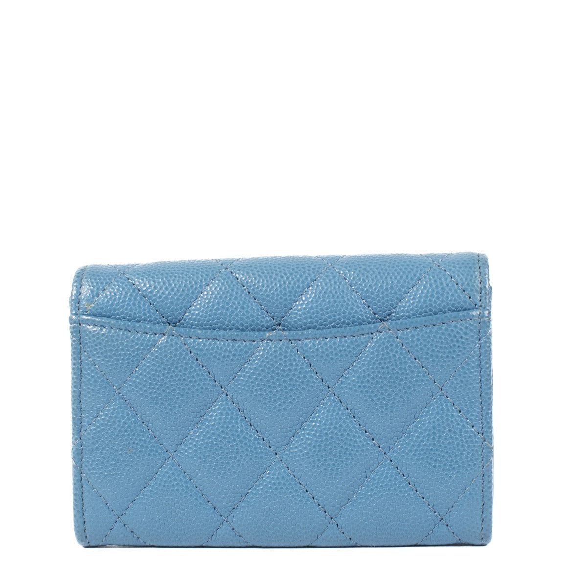 Shop safe online at Labellov in Antwerp, Brussels and Knokke this 100% authentic second hand Chanel Blue Caviar Classic Card Holder Wallet. Veiling online tweedehands authentieke Chanel Blue Caviar Classic Card Holder portefeuille kopen bij Labellov.