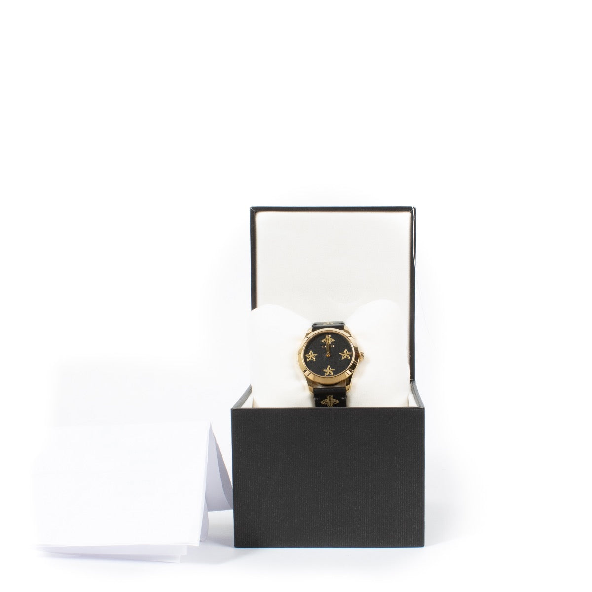 Shop safe online at Labellov in Antwerp, Brussels and Knokke this 100% authentic second hand Gucci Black Leather G Timeless Watch. Veilig online tweedehands authentieke Gucci Black Leather G Timeless horloge kopen bij Labellov.
