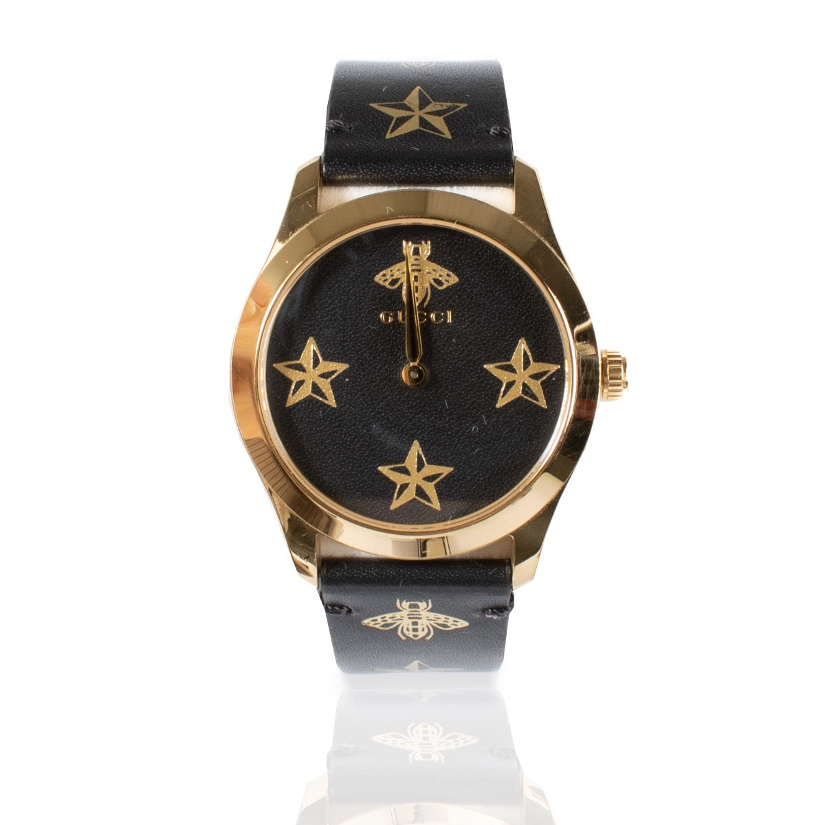 Shop safe online at Labellov in Antwerp, Brussels and Knokke this 100% authentic second hand Gucci Black Leather G Timeless Watch. Veilig online tweedehands authentieke Gucci Black Leather G Timeless horloge kopen bij Labellov.