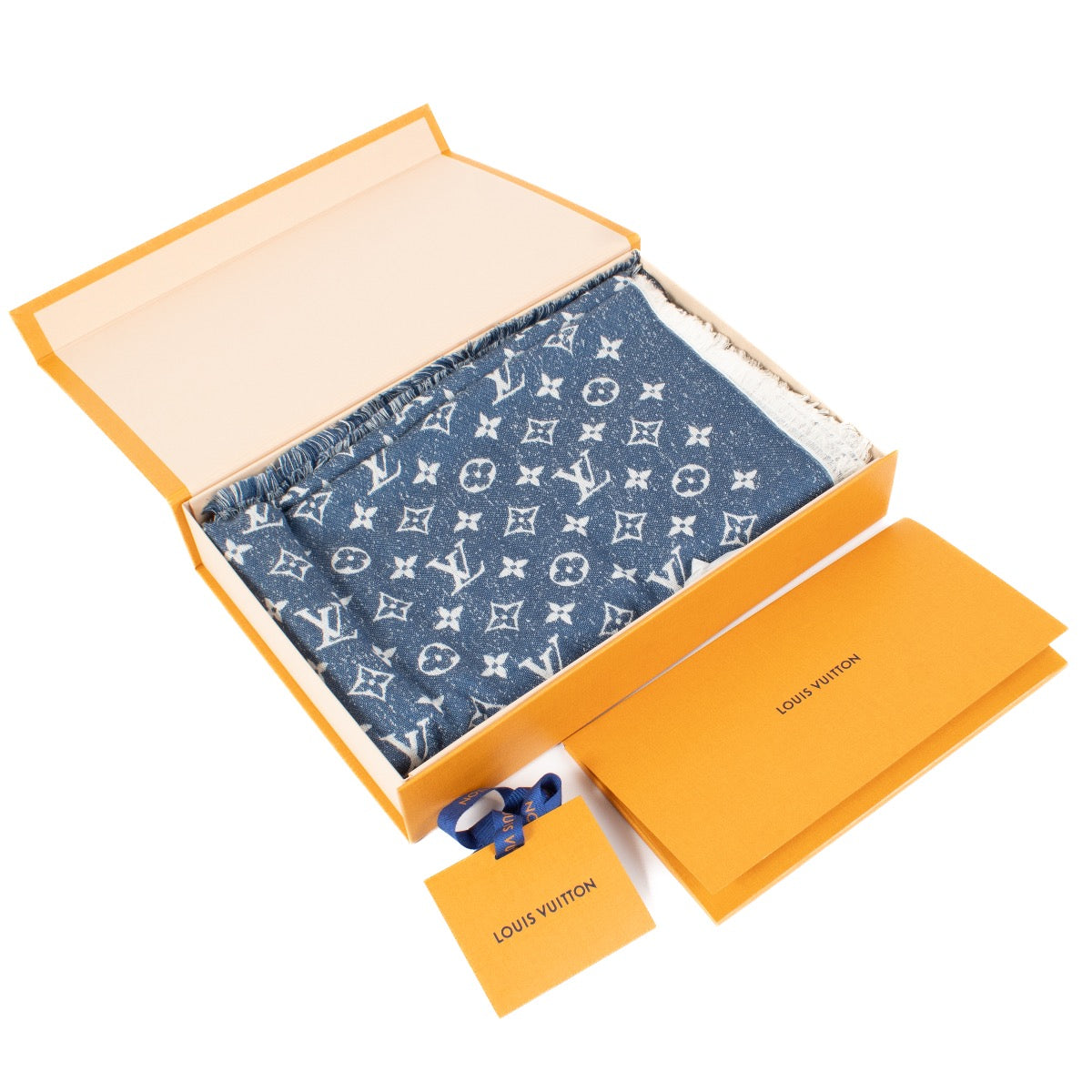 Shop safe online at Labellov in Antwerp, Brussels and Knokke this 100% authentic second hand Louis Vuitton Denim Blue Monogram My Daily Scarf