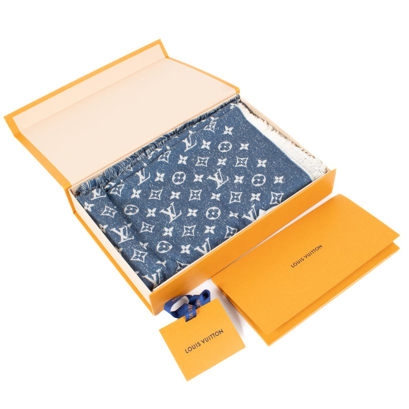 Shop safe online at Labellov in Antwerp, Brussels and Knokke this 100% authentic second hand Louis Vuitton Denim Blue Monogram My Daily Scarf