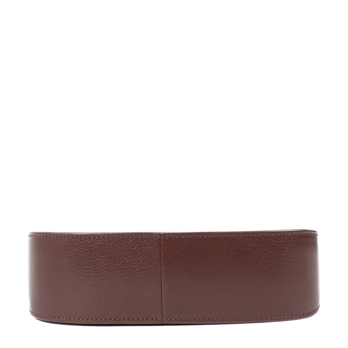 Shop safe online at Labellov in Antwerp, Brussels and Knokke this 100% authentic second hand The Row Raisin Shiny Kid Leather Half Moon Bag. Veilig online tweedehands authentieke The Row Raisin Shiny Kid Leather Half Moon handtas kopen bij Labellov.