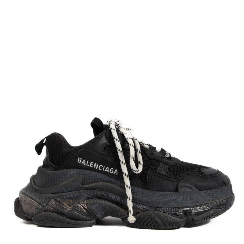 Balenciaga Black Clear Sole Triple S Sneakers - Size 35 for the best price at Labellov secondhand luxury in Antwerp. We buy and sell your preloved and new designer bags.
