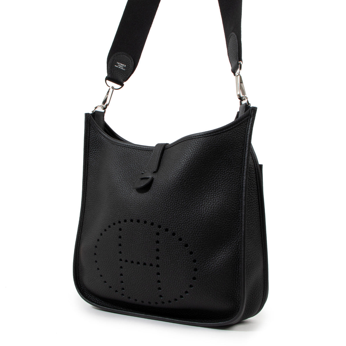 Bent u op zoek naar een authentieke designer handtas? Koop met vertrouwen bij Labellov tweedehands en nieuw designer handtassen en accessoires aan de beste prijs.