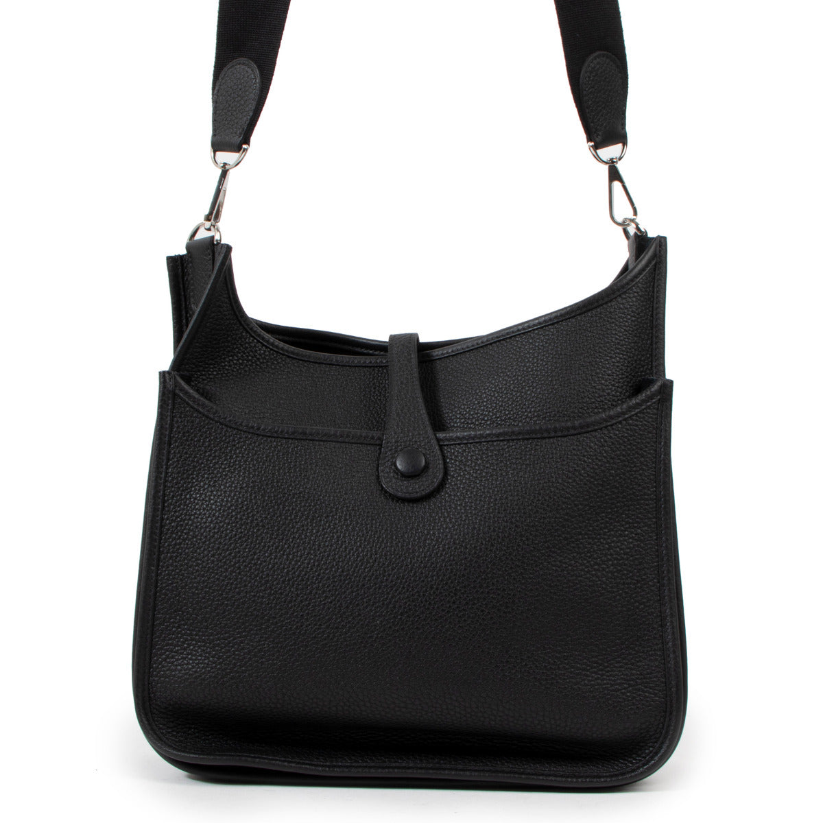 Are you looking for an authentic designer Hermès Evelyne Poche III 29 Taurillon Clemence Black PHW? We buy and sell your preloved and brand new designer bags for the best price.