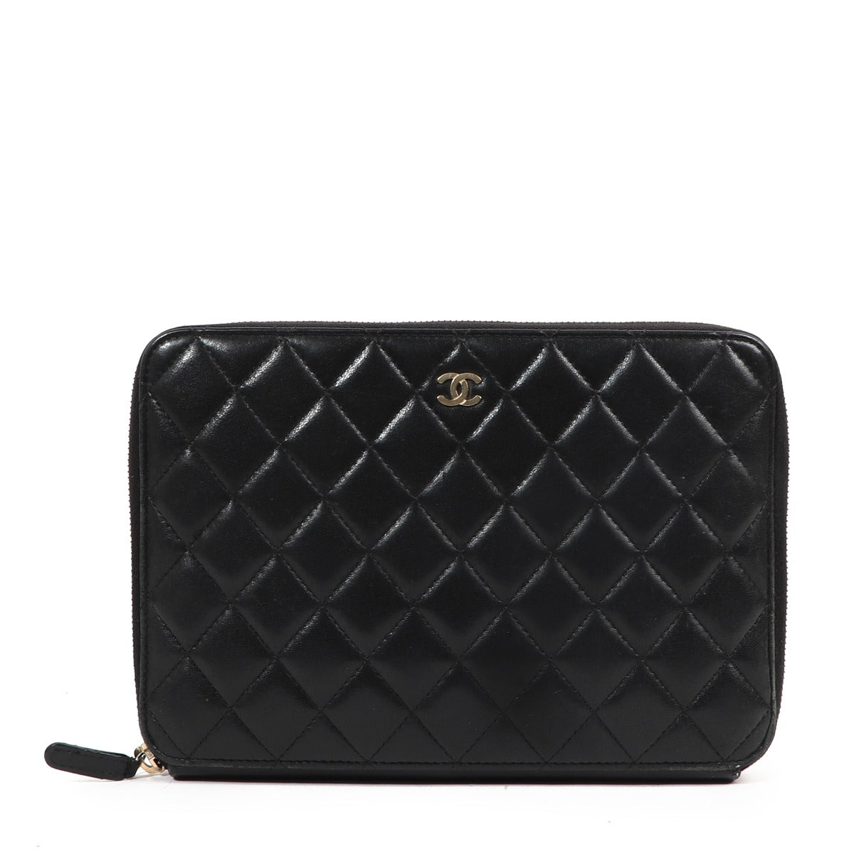 Pochette zippée classique Chanel en agneau noir