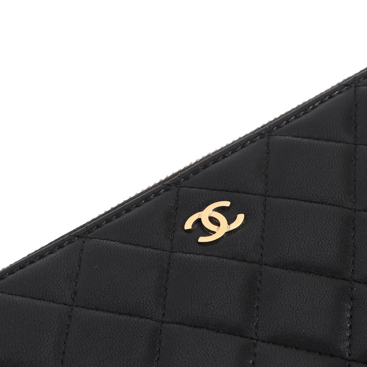 Pochette zippée classique Chanel en agneau noir