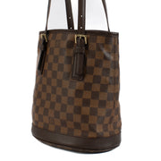 Shop safe online at Labellov in Antwerp, Brussels and Knokke this 100% authentic second hand Louis Vuitton Damier Ebene Marais Bucket Bag