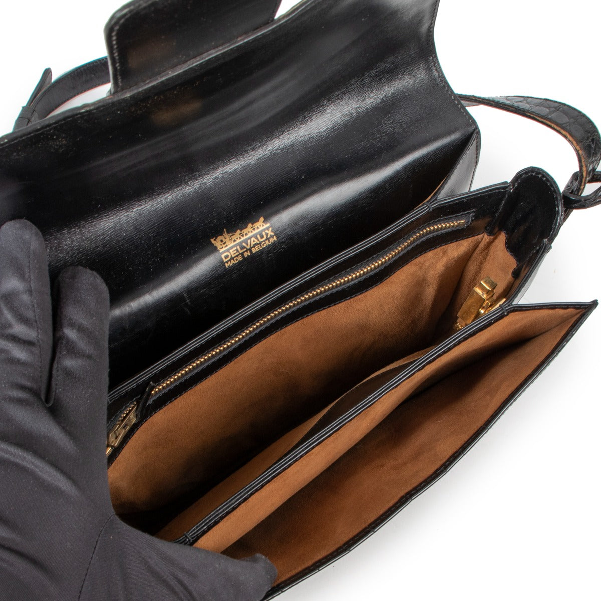 Sac bandoulière Delvaux des années 1980 en crocodile noir Bourgogne