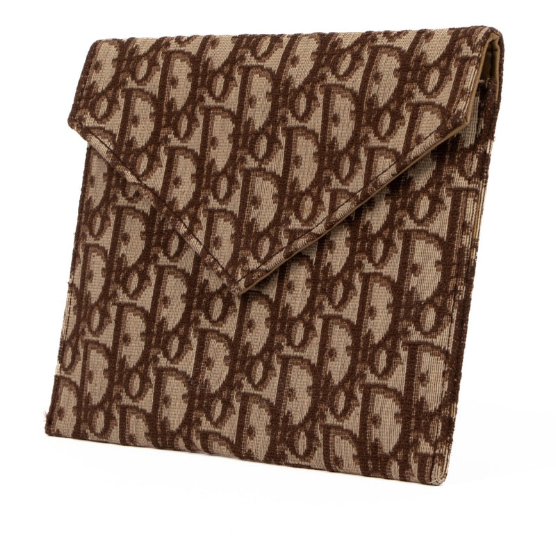 Shop 100% authentic second-hand Christian Dior Brown Clutch on Labellov.com