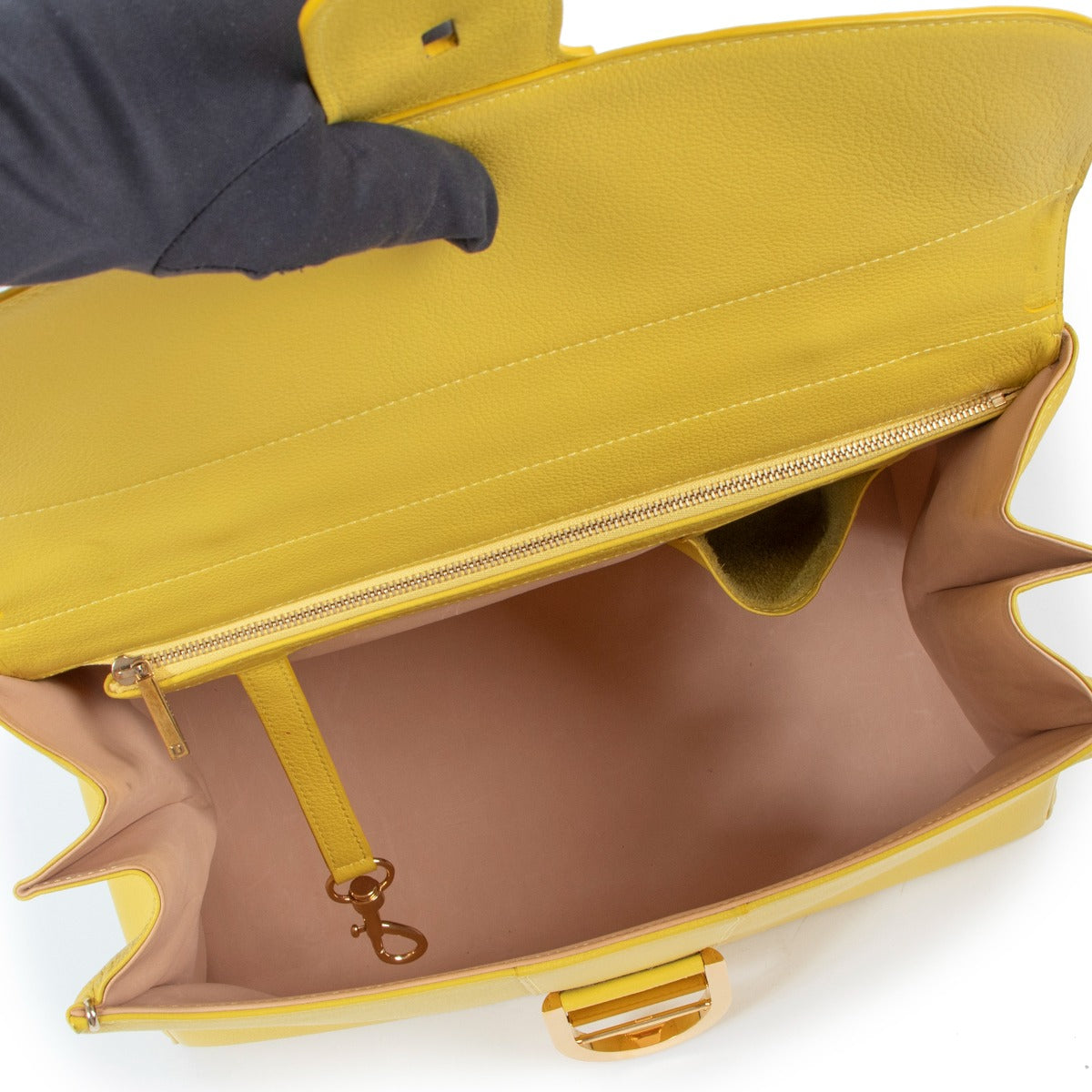 Buy second hand luxury designer vintage Delvaux Brillant GM Mimosa Calf Souple on labellov.com